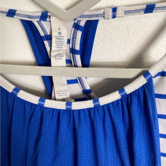 036 Lululemon Size 4 tank top with built in bra - Picture 2 of 3